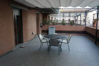 Foto 11 di 24: Ampio trilocale arredato con terrazzo vivibile e box