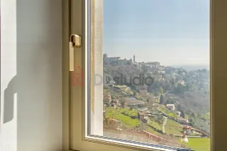 Foto 10 di 28: Prestigioso appartamento in Villa sui Colli