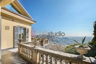 Foto 1 di 28: Prestigioso appartamento in Villa sui Colli