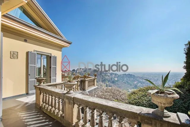 Prestigioso appartamento in Villa sui Colli