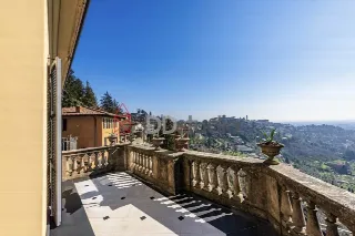 Foto 2 di 28: Prestigioso appartamento in Villa sui Colli