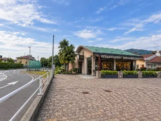 Foto 1 di 13: Cedesi attività di Bar caffetteria con dehor e parcheggio privato