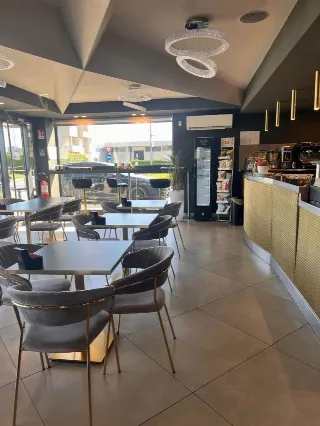 Foto 3 di 13: Cedesi attività di Bar caffetteria con dehor e parcheggio privato