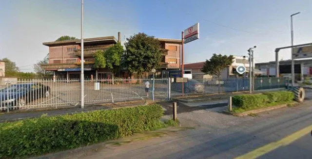 LALLIO – INTERA PALAZZINA CIELO-TERRA CON AMPI SPAZI COMMERCIALI E RESIDENZIALI – INTERESSANTE OPPORTUNITÀ DI INVESTIMENTO